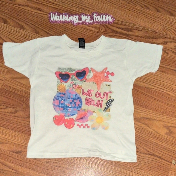 Gildan White Short Sleeve Tee with Retro Graphic - Picture 2 of 4